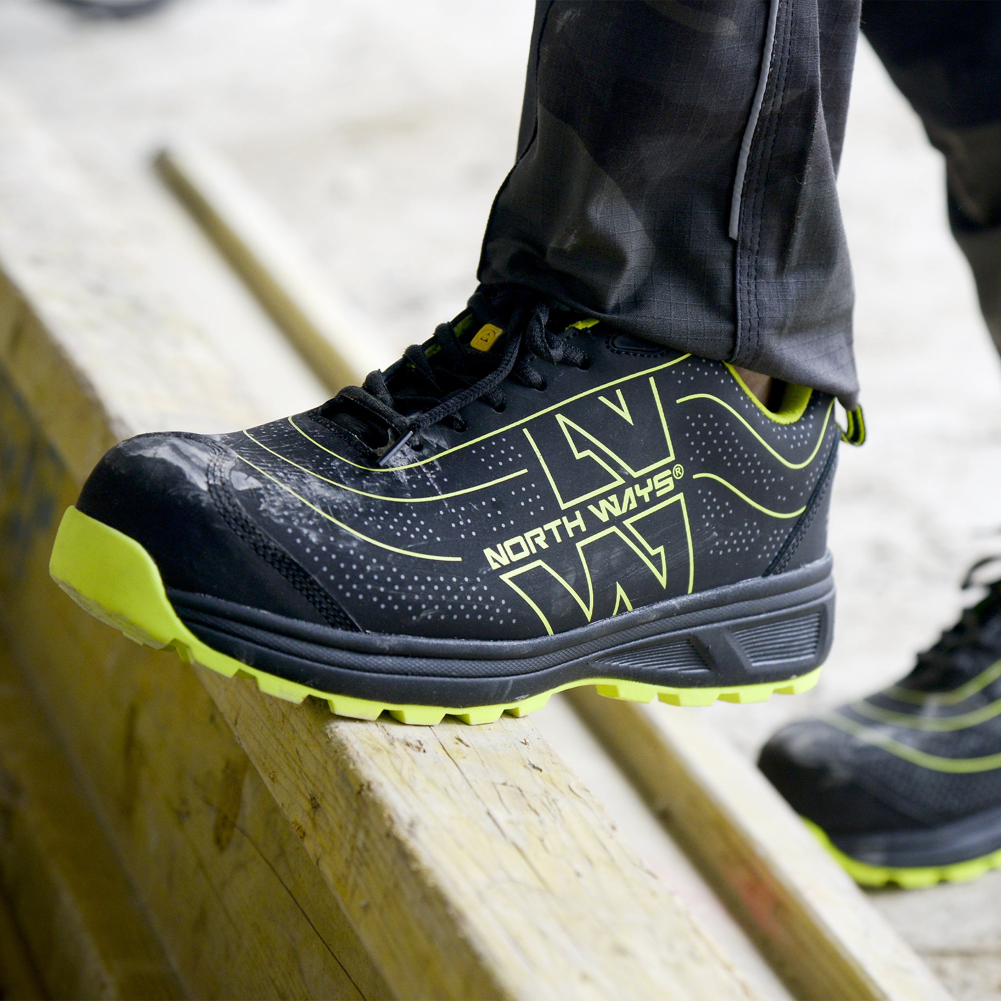 SPILL - LOW SAFETY SHOES - 7045 | Black / Fluorescent yellow