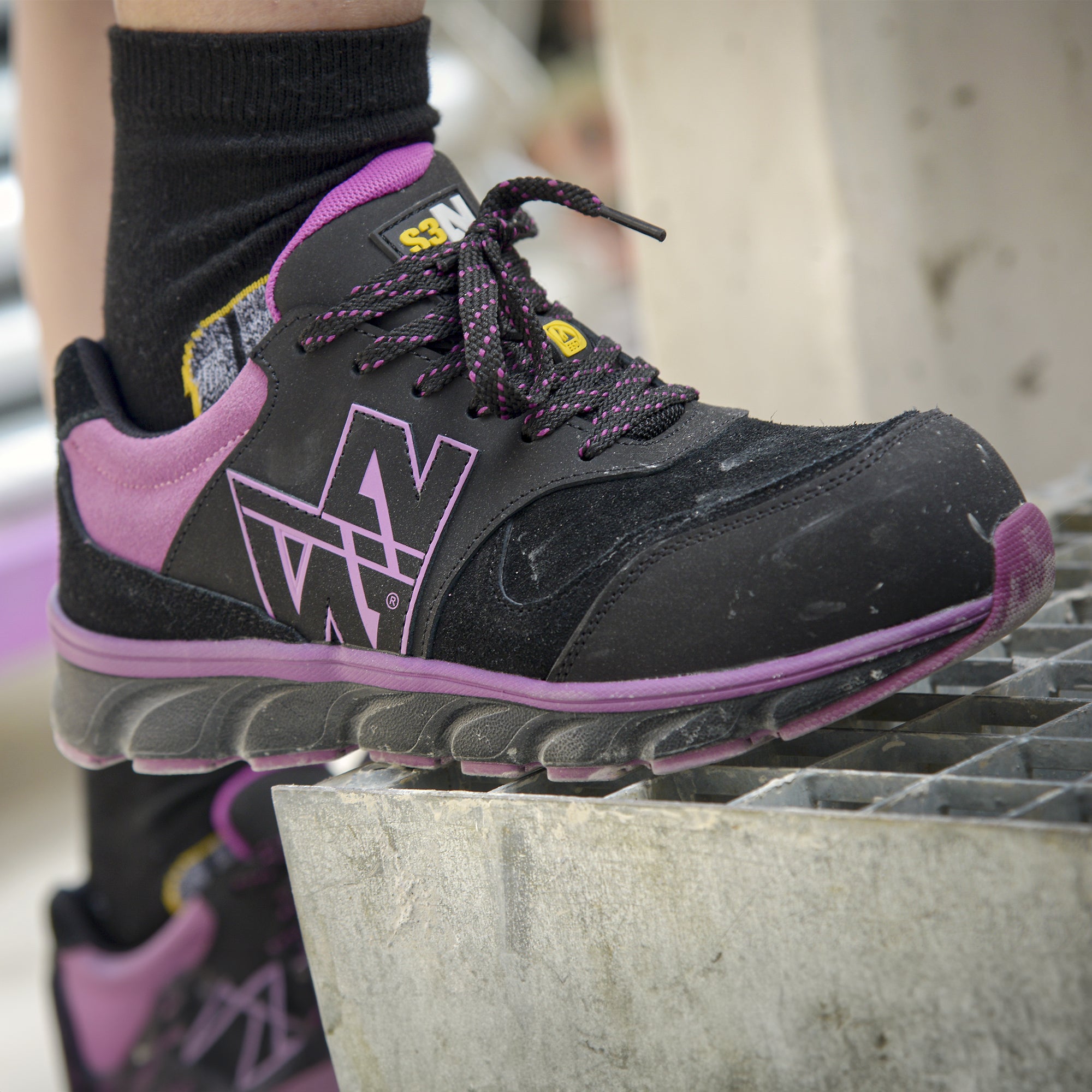 SHELLY - LOW SAFETY SHOES - 7064 | Black / Fuchsia